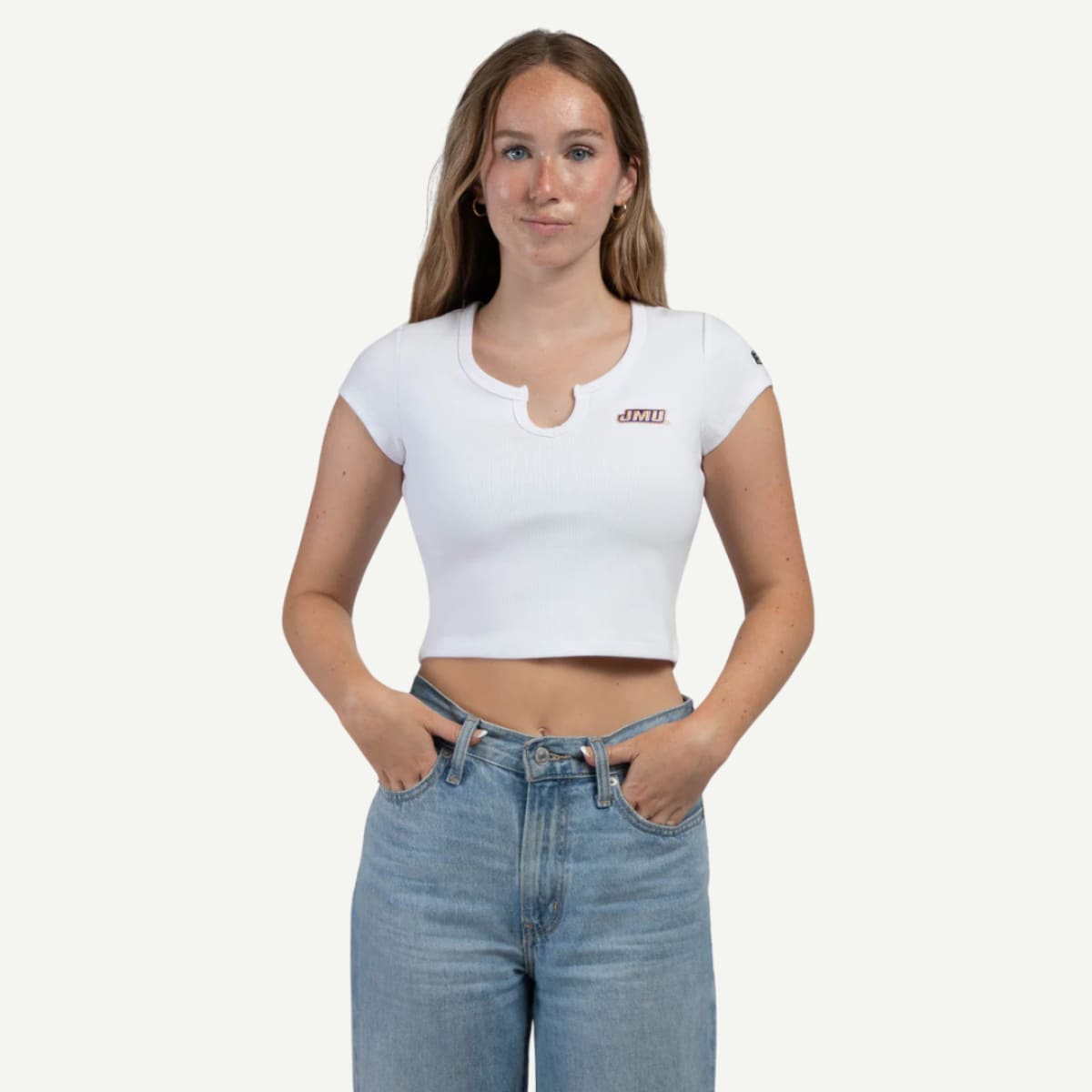 JMU Cali Tee – A cropped, ribbed fitted top with a V-cut neckline and embroidered JMU logo. Perfect for stylish game-day outfits.